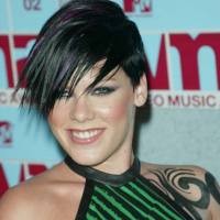 Pink Menari Erotis Untuk Suami